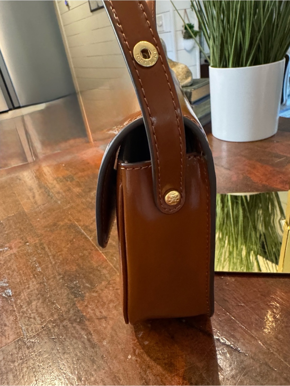 Tory Burch Saddle Brown Leather Crossbody with Gold Logo - Picture 2 of 11